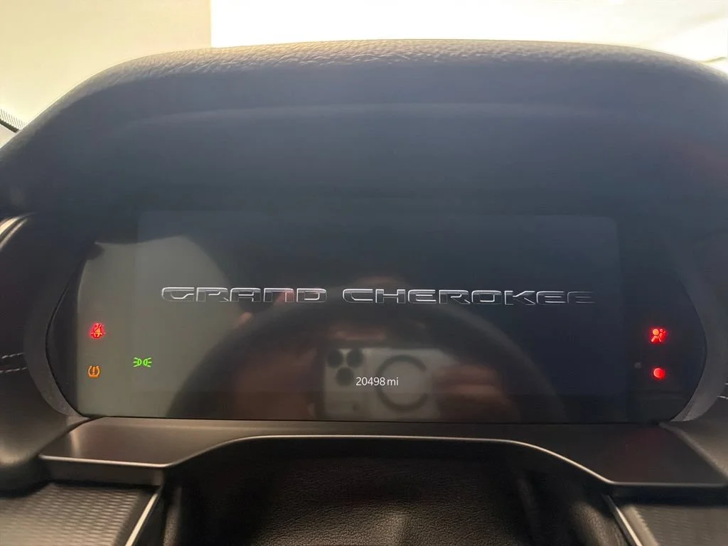 Used 2025 Diamond Black Cry Jeep Altitude image 19
