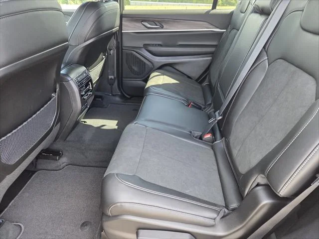New 2027 Sting-Gray Clear-Coat Paint Jeep Laredo Altitude image 22