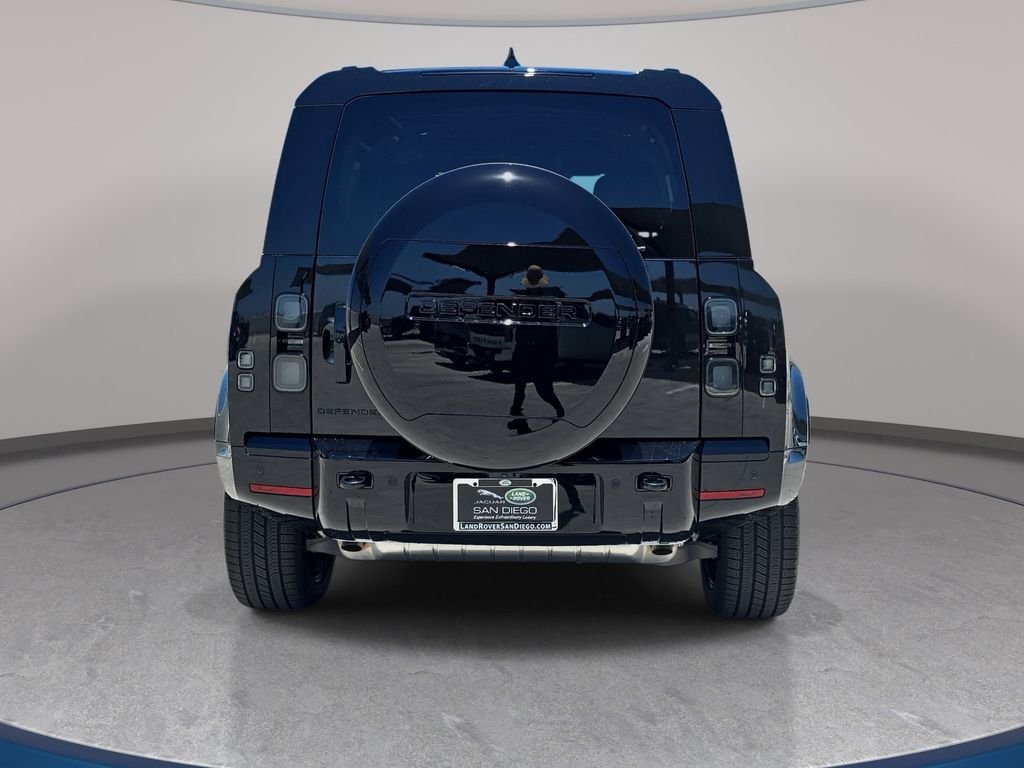New 2026 Santorini Black Land Rover X-Dynamic SE image 6