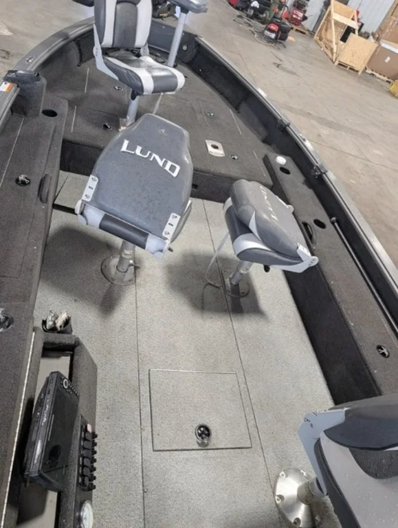 Used 2011 RED Lund  image 17