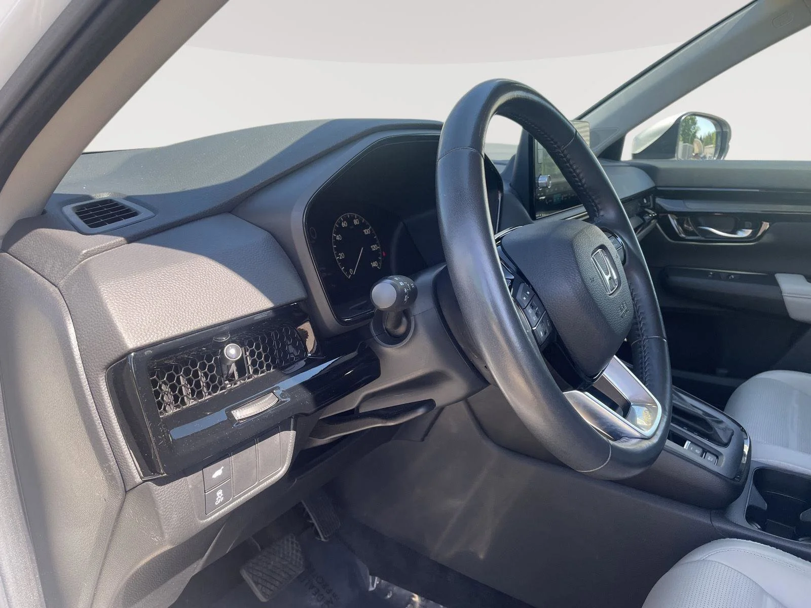 Used 2023 Platinum White Pearl Honda EX-L image 25