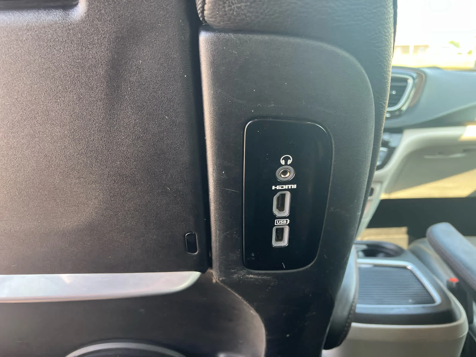 Used 2017 Dark Cordovan Pearlcoat Chrysler Touring-L Plus image 32