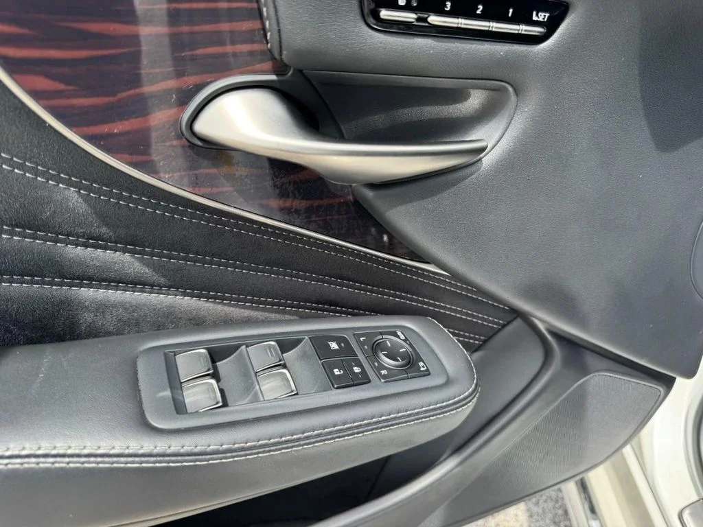 Used 2018 Ultra White Lexus 500 Base image 16