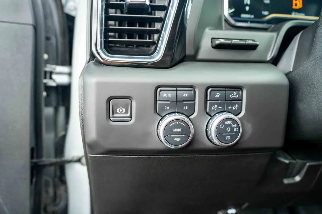 Used 2025 Silver GMC Denali Ultimate image 13