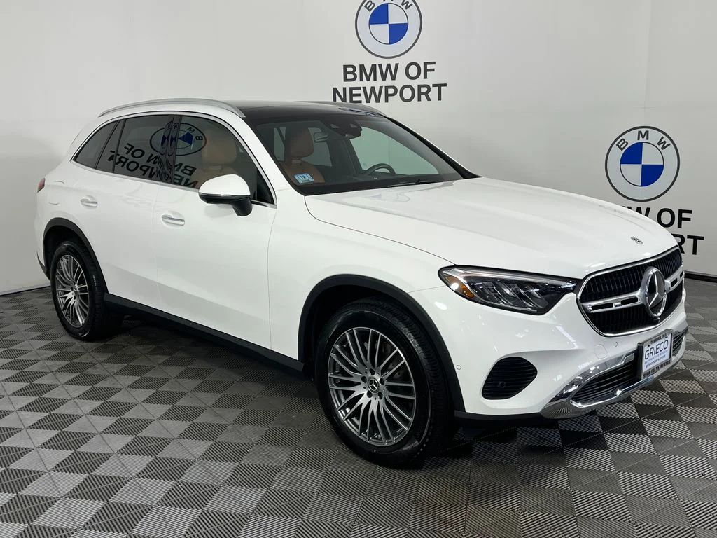 Used 2025  Mercedes-Benz GLC 300 image 1