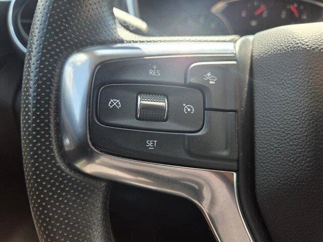 Used 2025 Summit White Chevrolet LT image 15