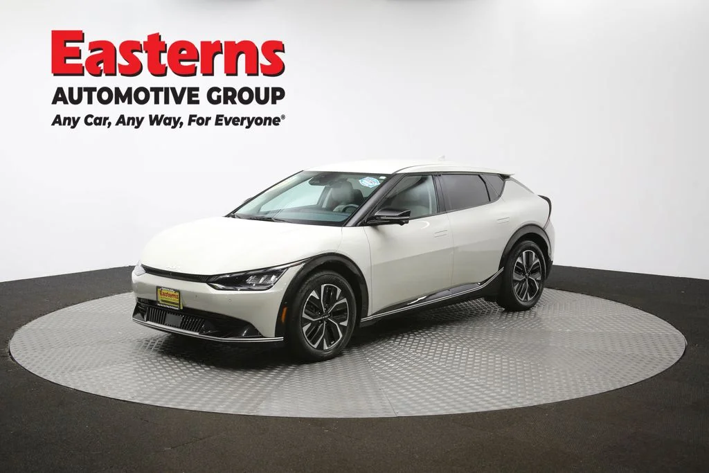 Used 2022 White Kia Wind image 58