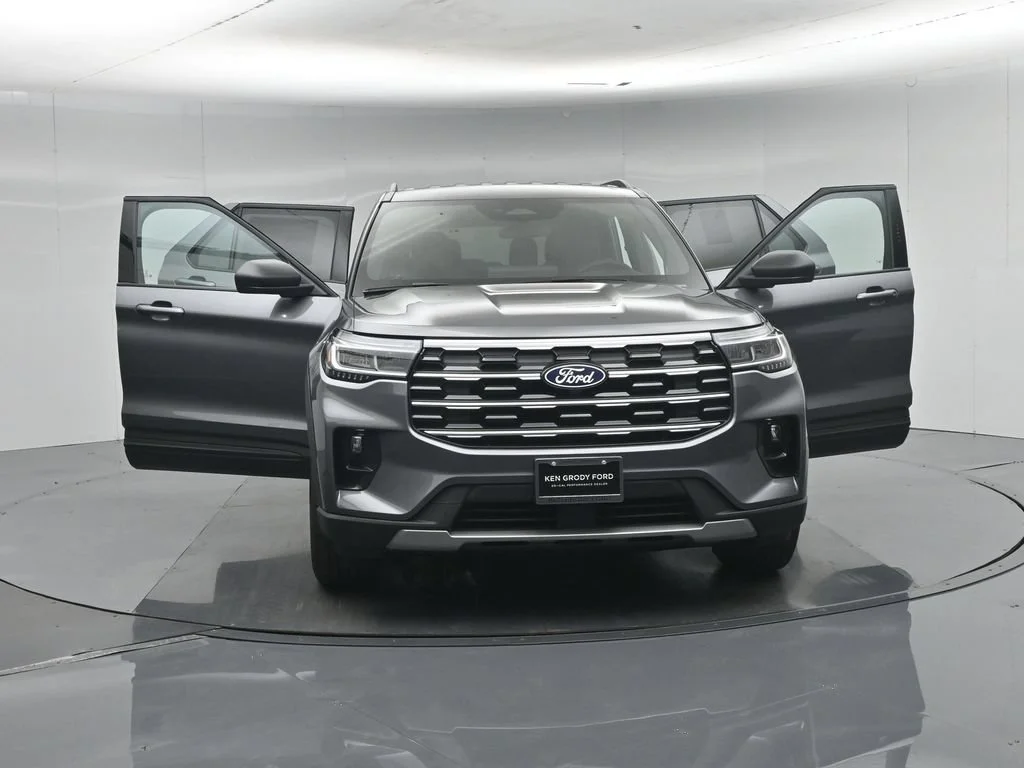 New 2027 Carbonized Gray Metallic Ford Active image 34