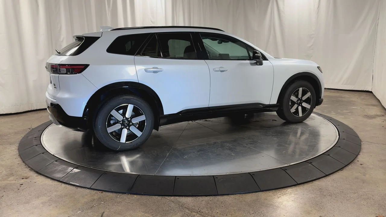 New 2026 Frostline White Pearl Honda Touring image 9