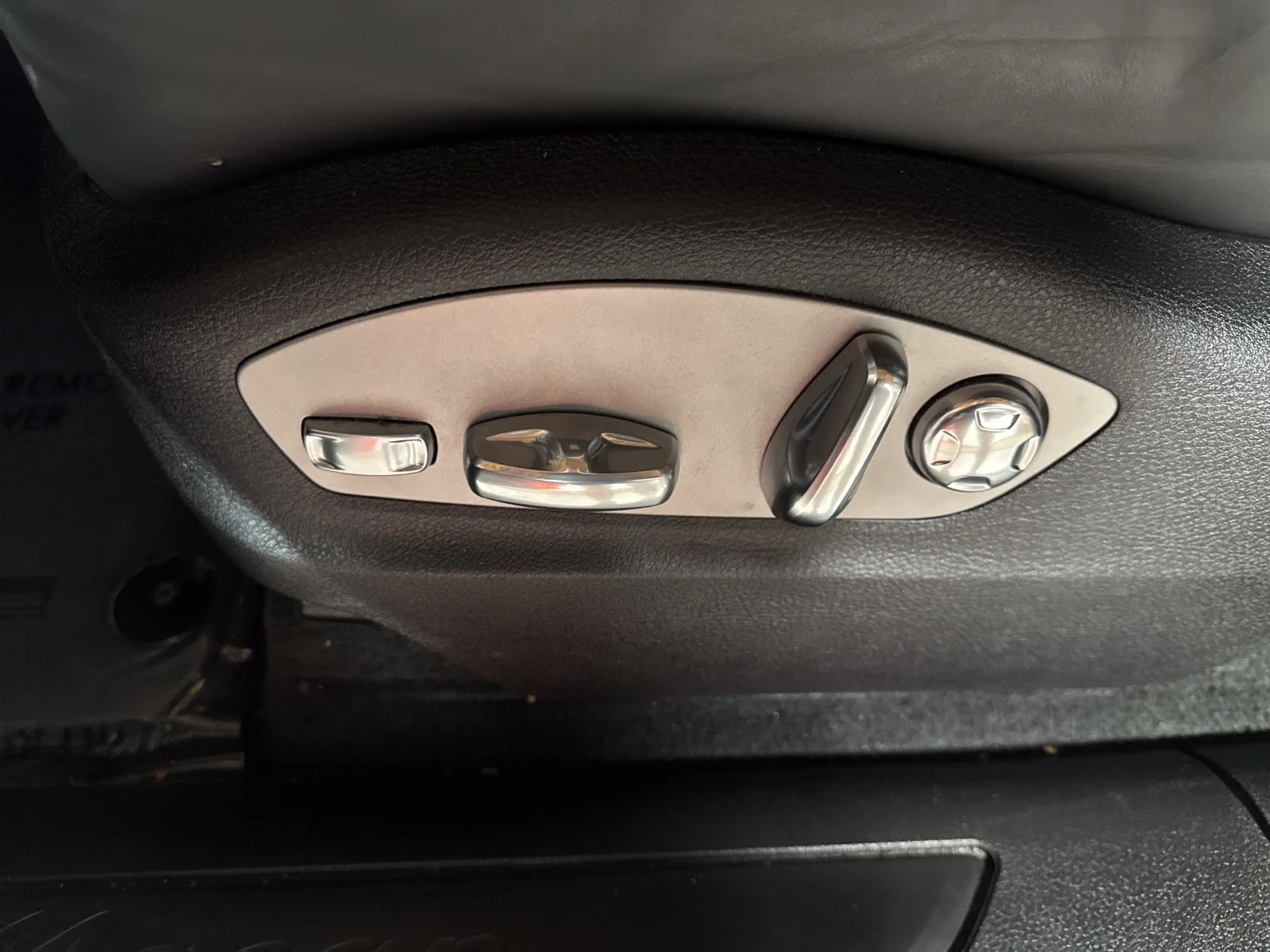 2024 Porsche Macan Base - Photo 11