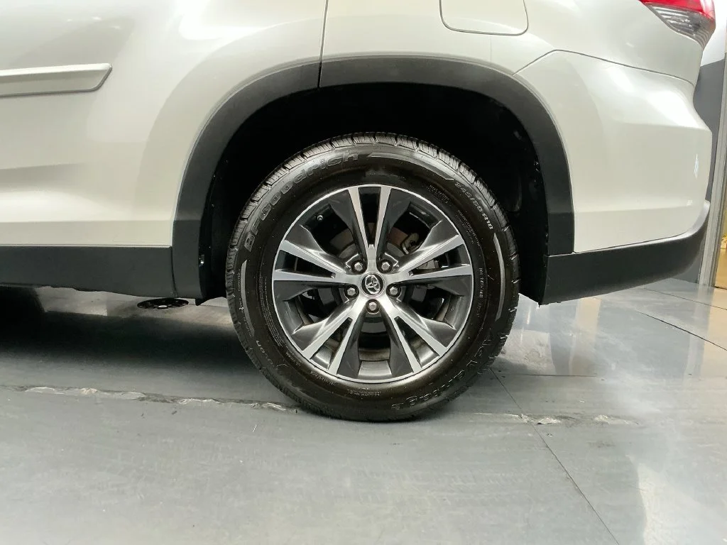 Used 2019 Blizzard Pearl Toyota LE Plus image 25