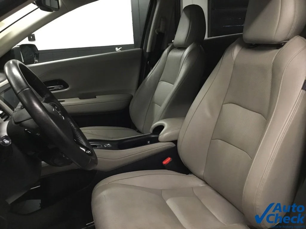 Used 2021 White Honda EX-L image 23
