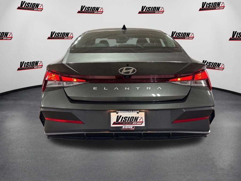 Used 2024 Gray Hyundai SEL image 6