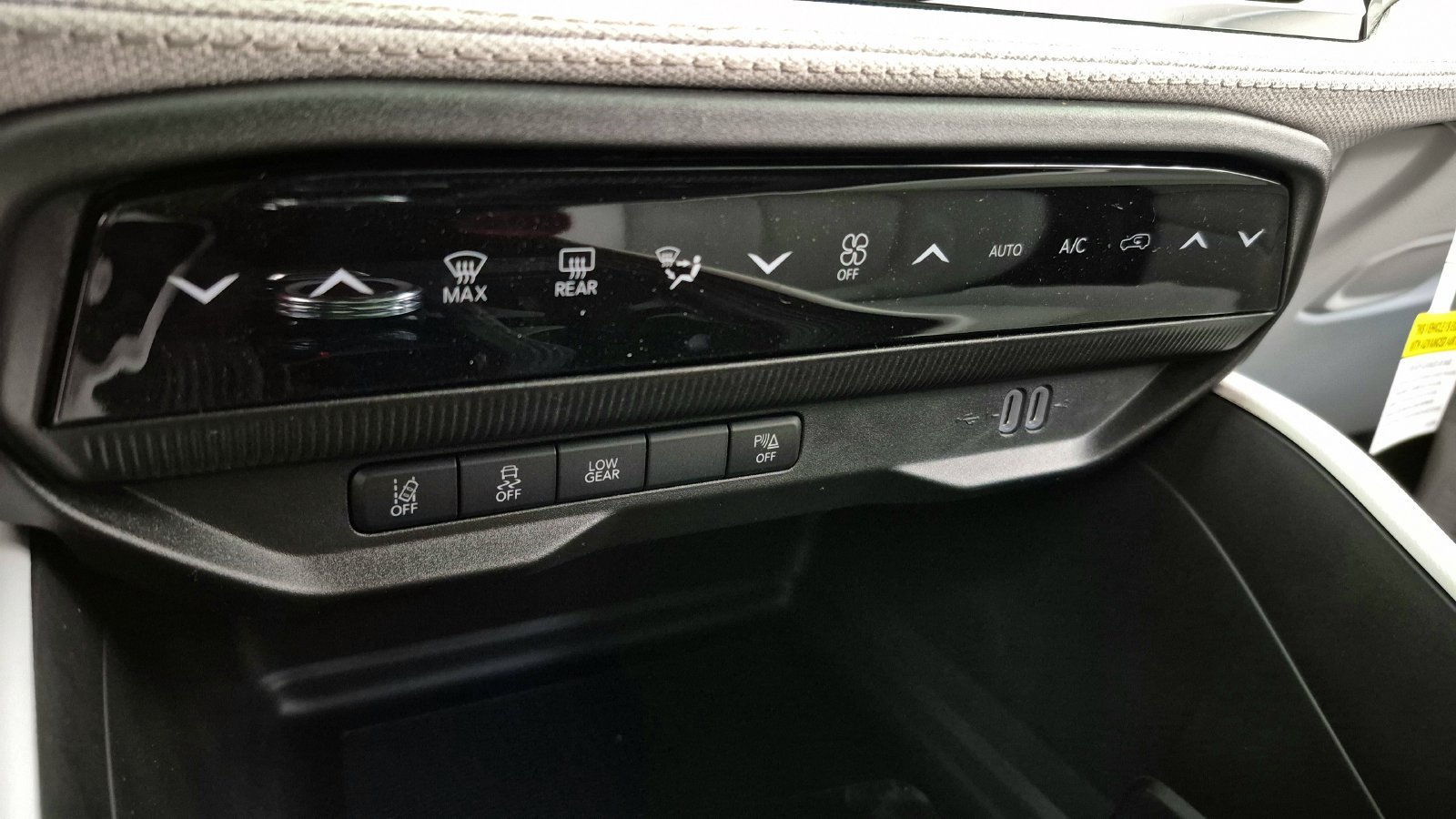Used 2026 White Jeep Laredo image 16