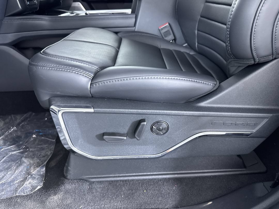 New 2026 Star White Metallic Tri-Coat Ford Platinum image 13