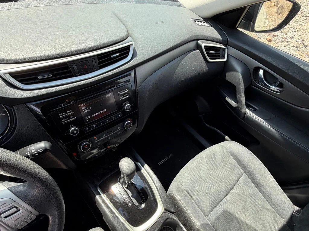 Used 2016 Gray Nissan S image 18