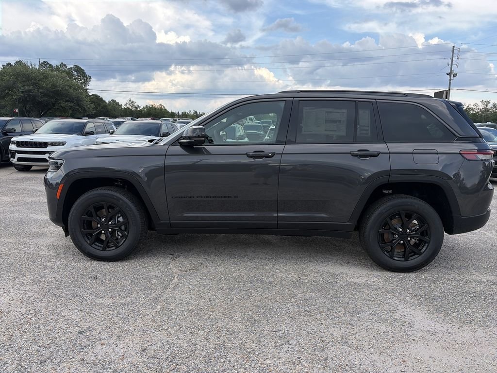 New 2026 Baltic Gray Metallic Clear-Coat Exterior Paint Jeep Altitude image 3