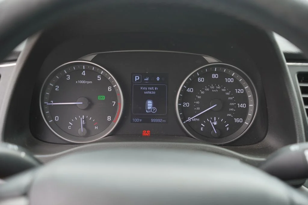 Used 2017 Silver Hyundai Value Edition image 4
