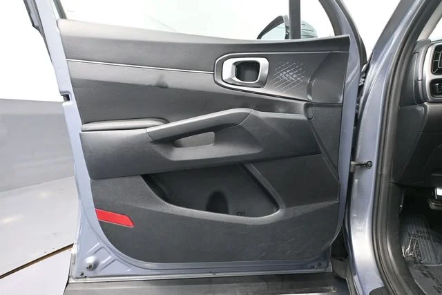 2023 Kia Sorento LX - Photo 18