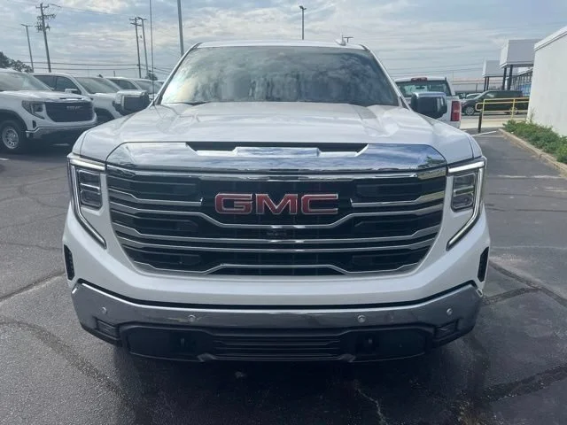 Certified Used 2022 White Frost Tricoat GMC SLT image 11