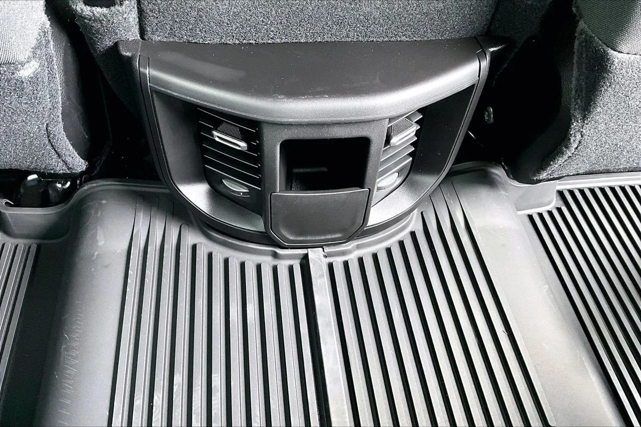 New 2026 Diamond Black Crystal Pearlcoat RAM  image 14