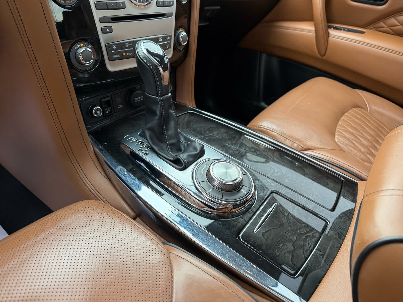 Used 2019 Moonstone White INFINITI LUXE image 22