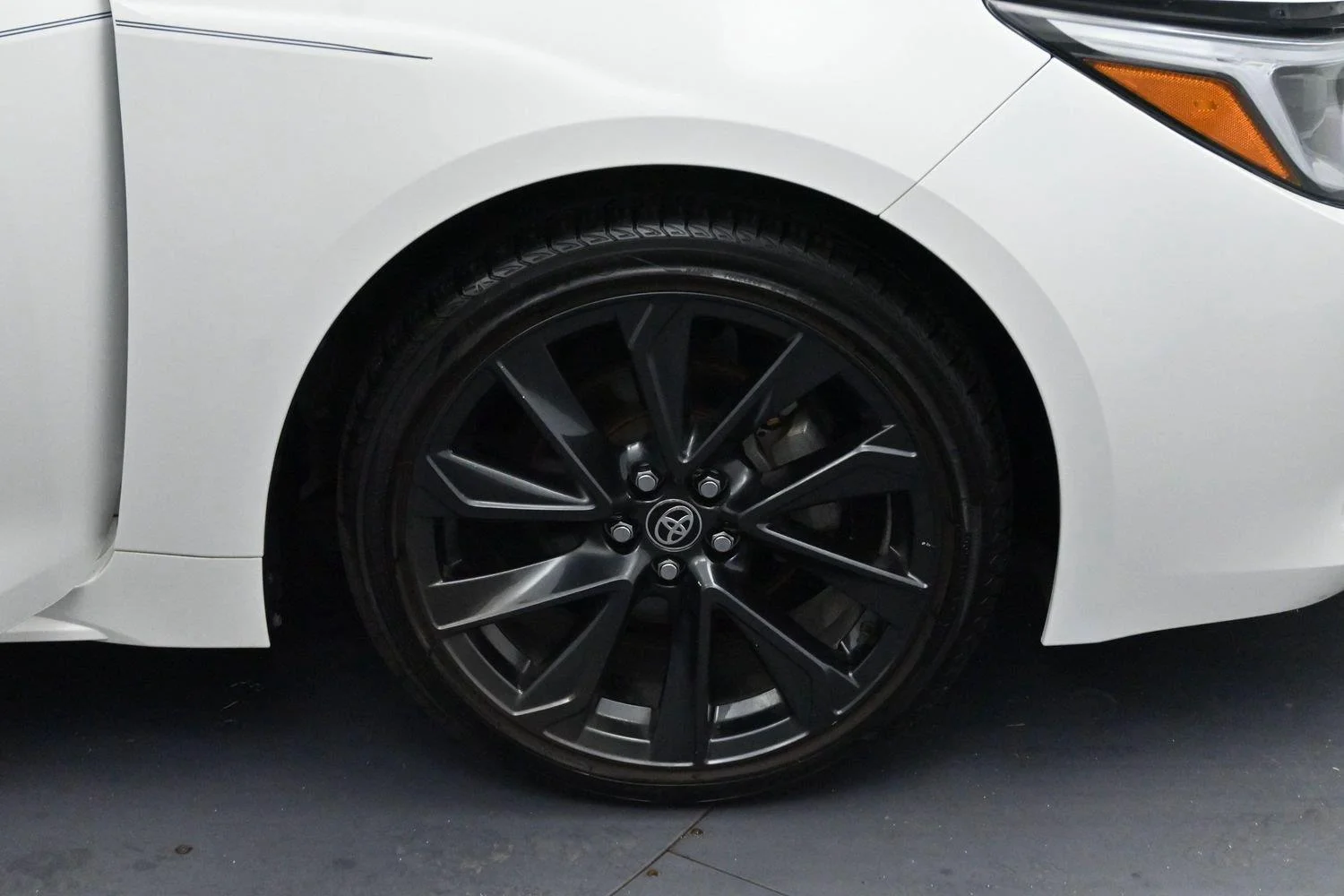 Used 2024 Ice Cap Toyota XSE image 30