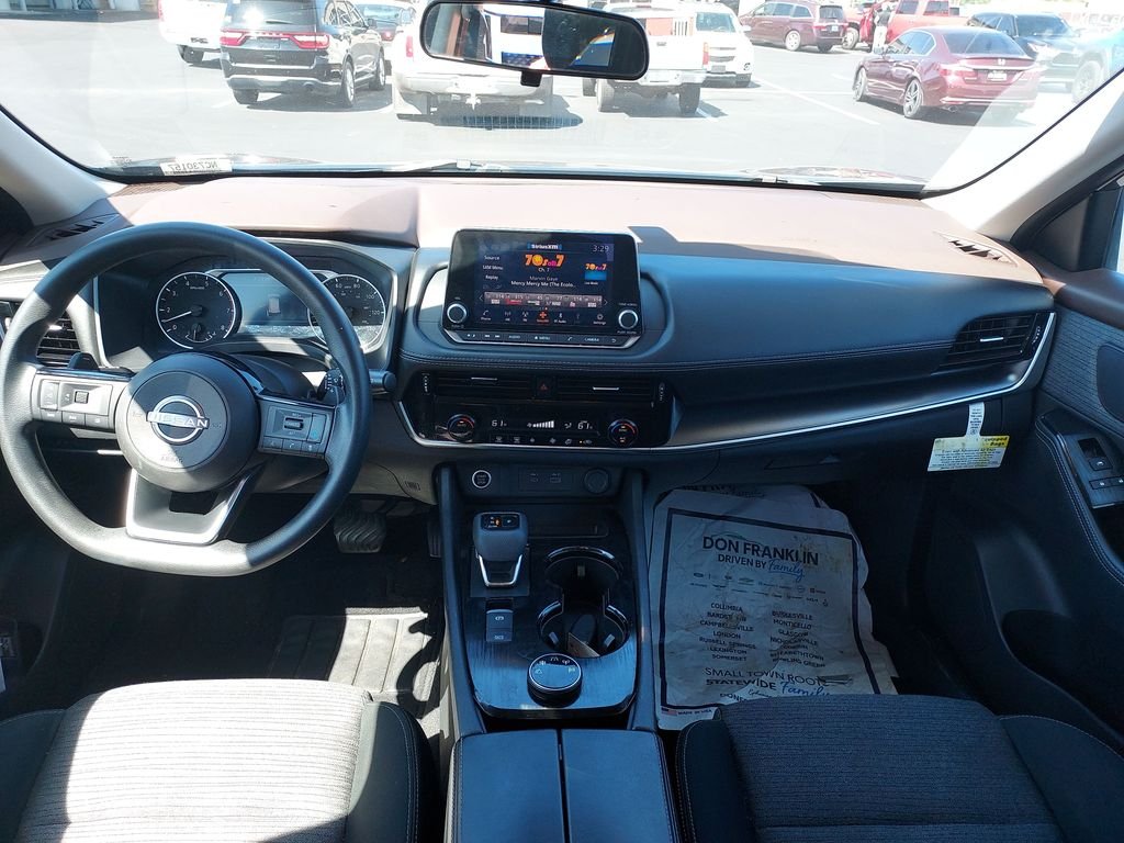 Used 2022 Gray Nissan SV image 15
