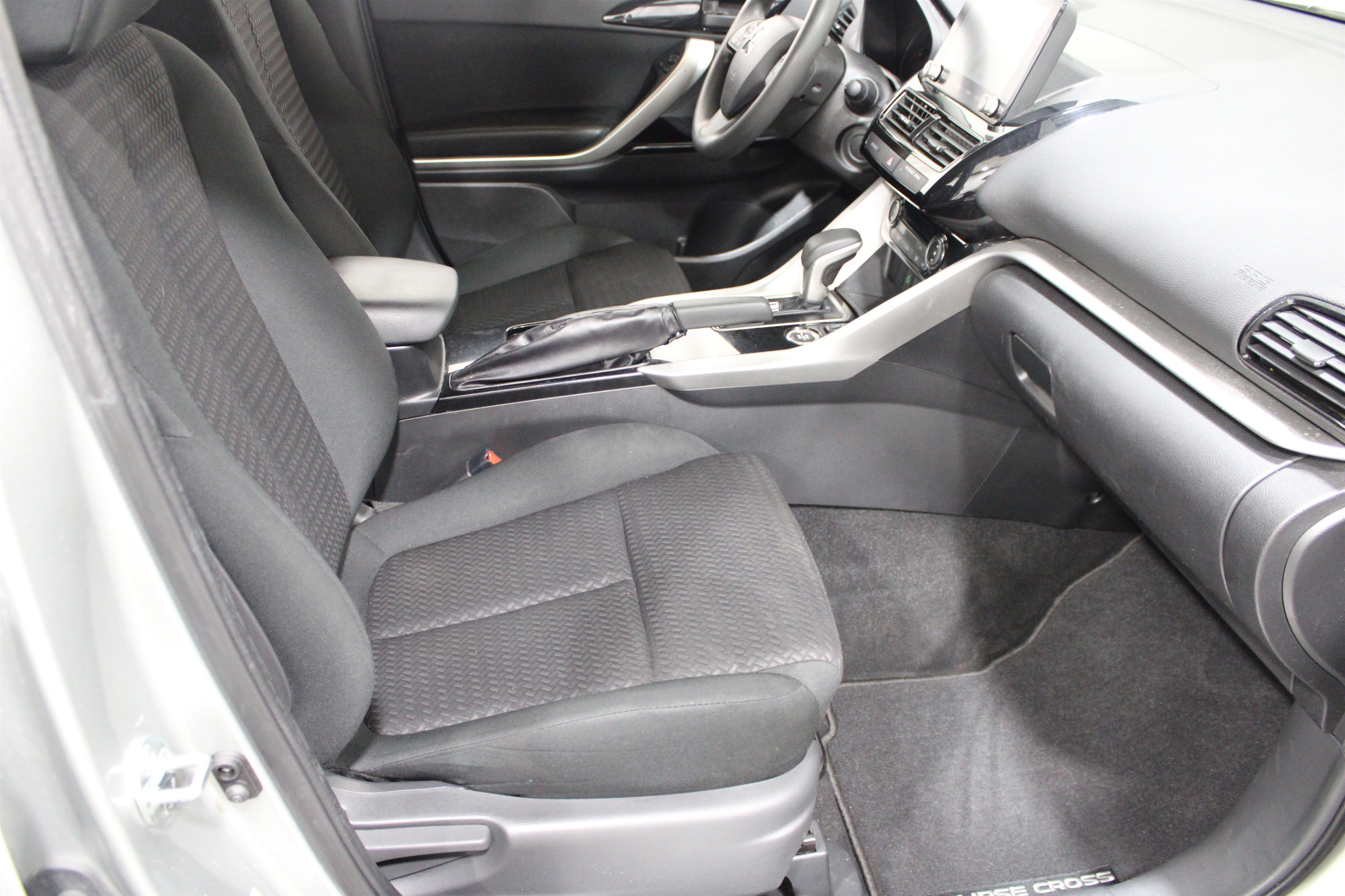 Used 2024 Alloy Silver Metallic Mitsubishi LE image 23