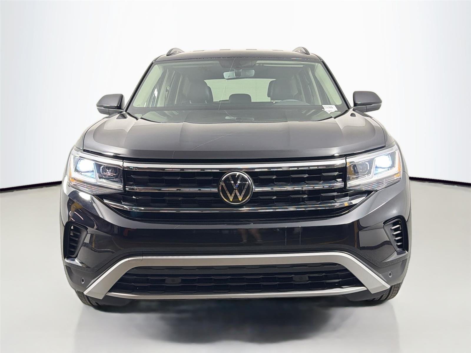 Used 2023 Deep Black Pearl Volkswagen 2.0T SE w/Technology image 2