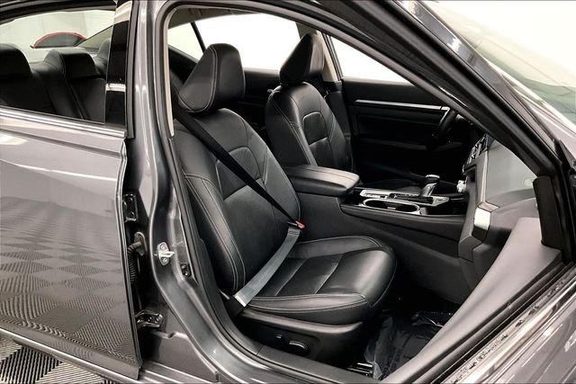Used 2024 Gun Metallic Nissan Platinum image 8