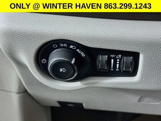 Used 2020 White Chrysler Touring image 10