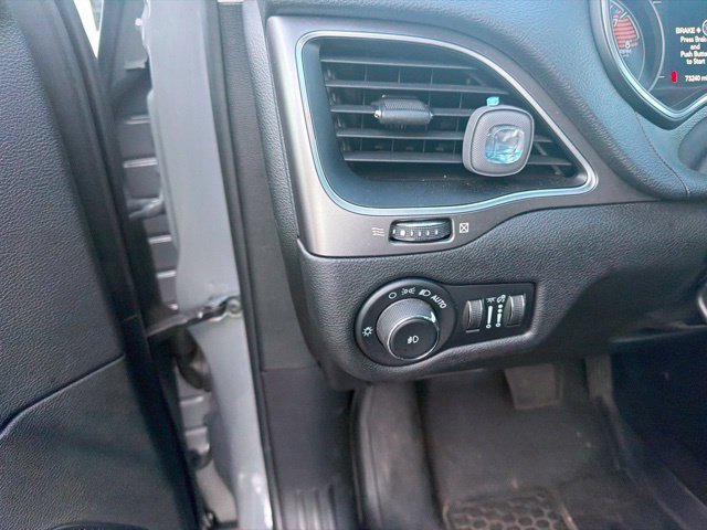 Used 2021 Gray Jeep Latitude Lux image 9