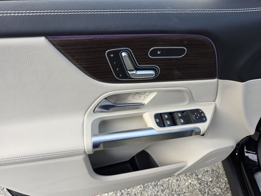 New 2026 Night Black Mercedes-Benz GLB 250 image 19