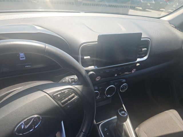 Used 2024 Silver Hyundai SEL image 9