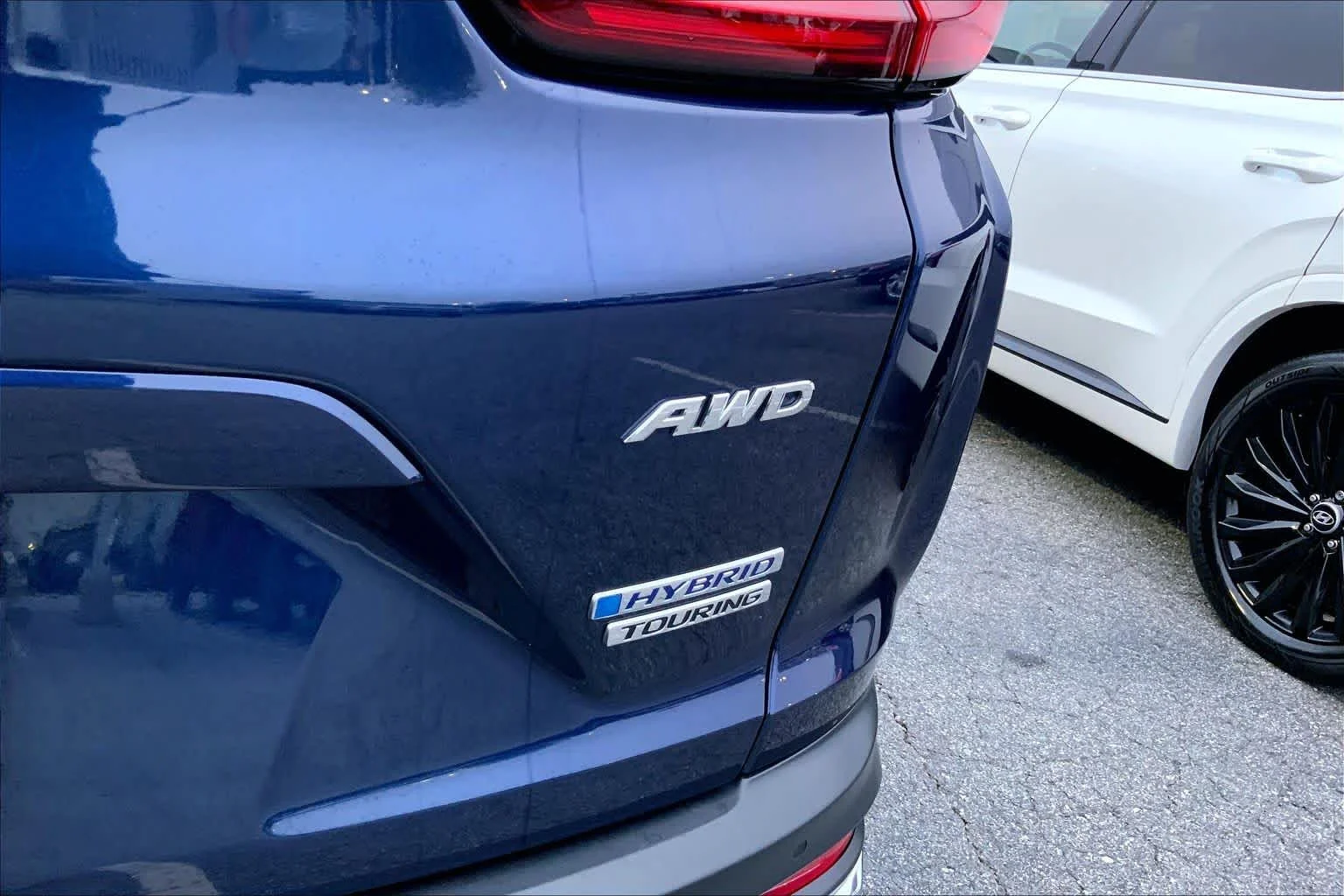 Used 2022 Obsidian Blue Pearl Honda Touring image 9