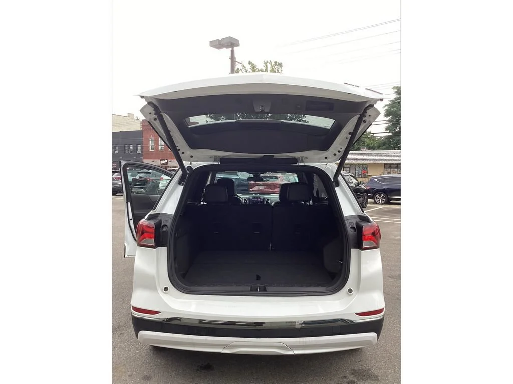 Used 2022 Summit White Chevrolet RS image 10