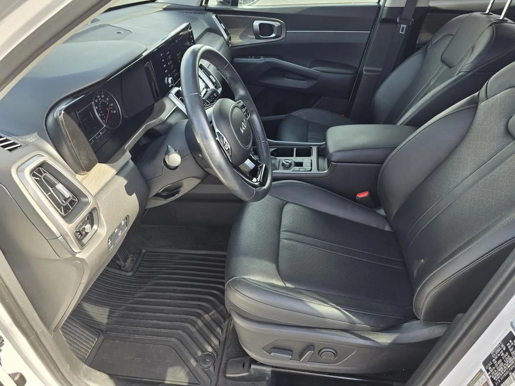 Used 2023 Glacial White Pearl Kia X-Line EX image 9