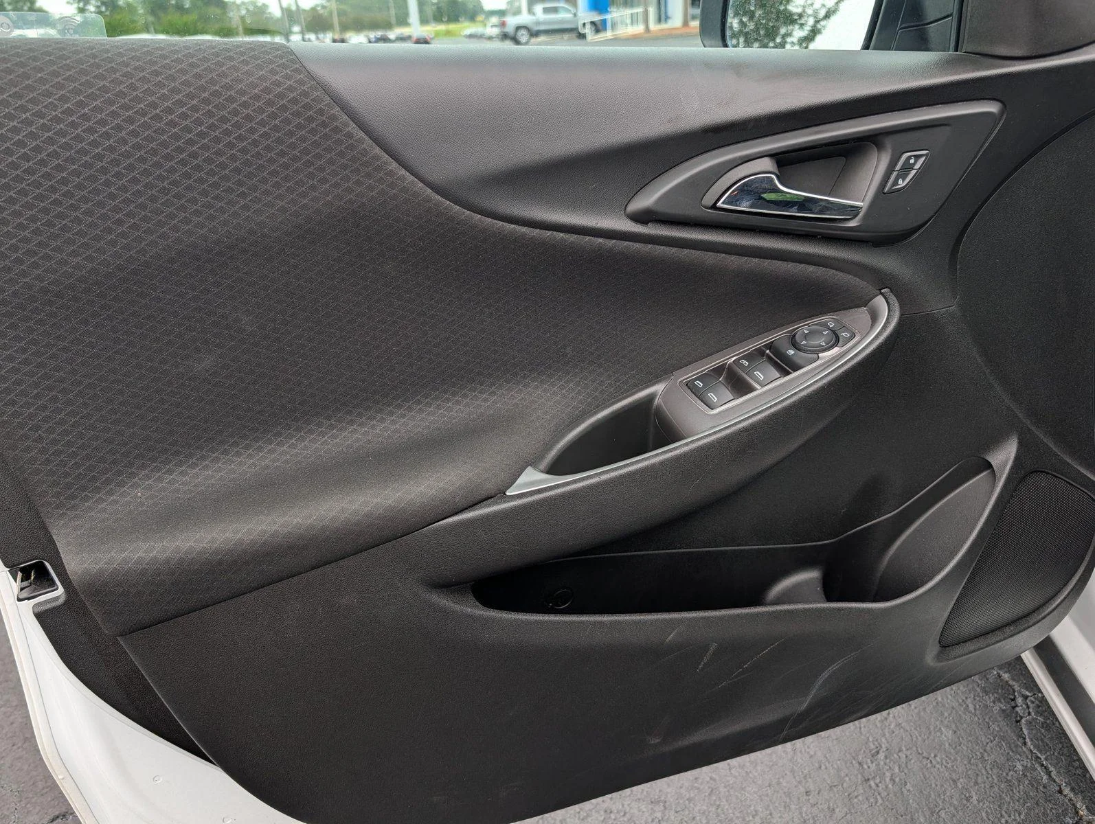 Used 2024 Summit White Chevrolet LT image 14