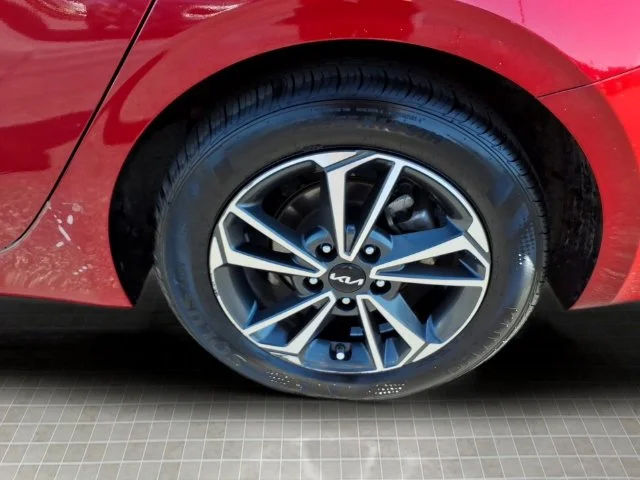 Used 2024 Red Kia LXS image 13