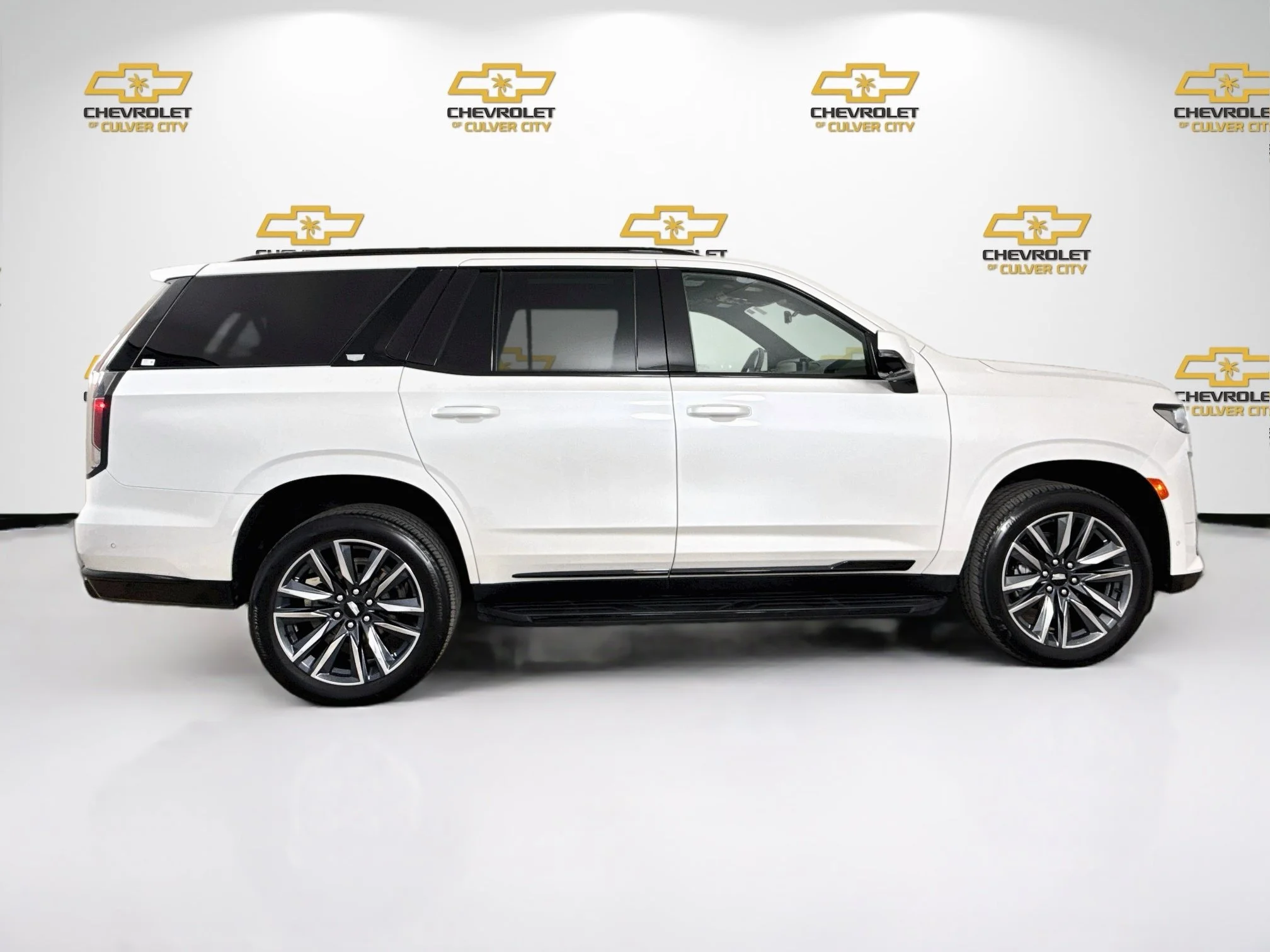 Used 2022 Crystal White Tricoat Cadillac Sport image 9