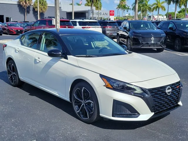 New 2026 Pearl White TriCoat / Super Black Two-tone Nissan SR image 3