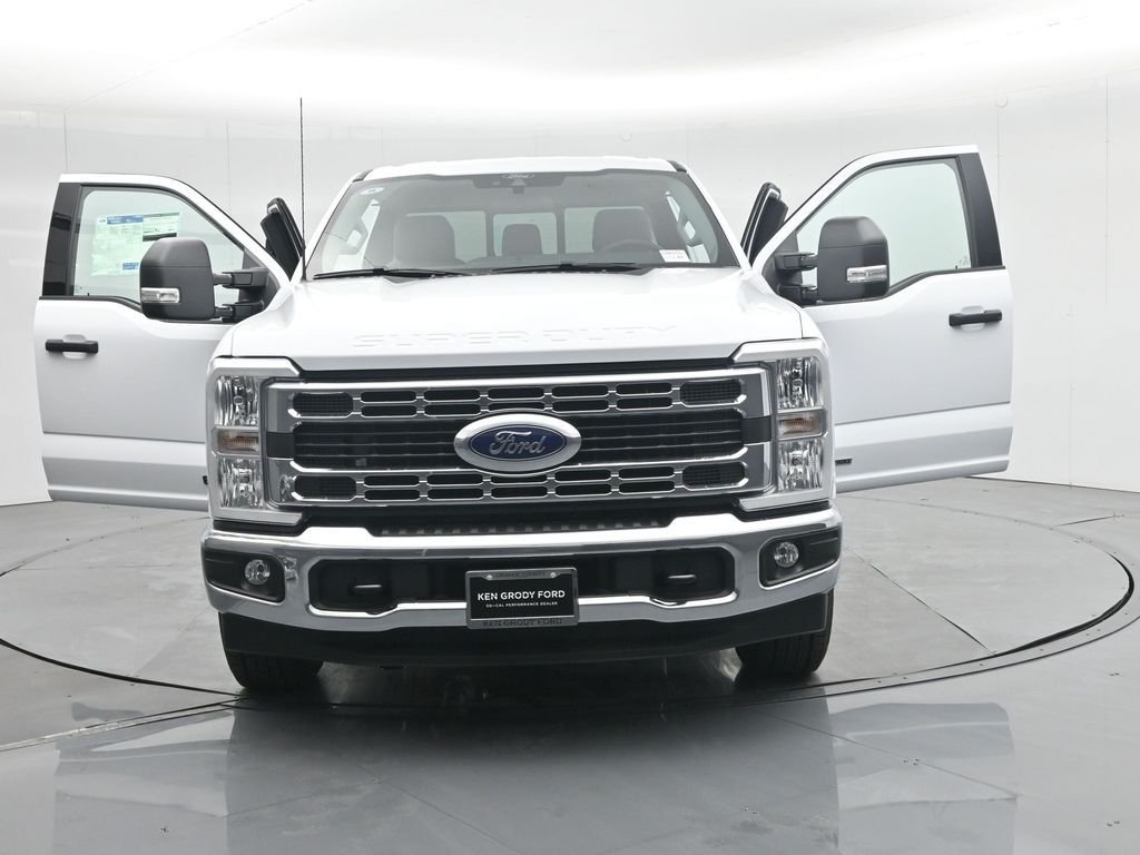 2026 Ford F-350 Super Duty XLT - Photo 34