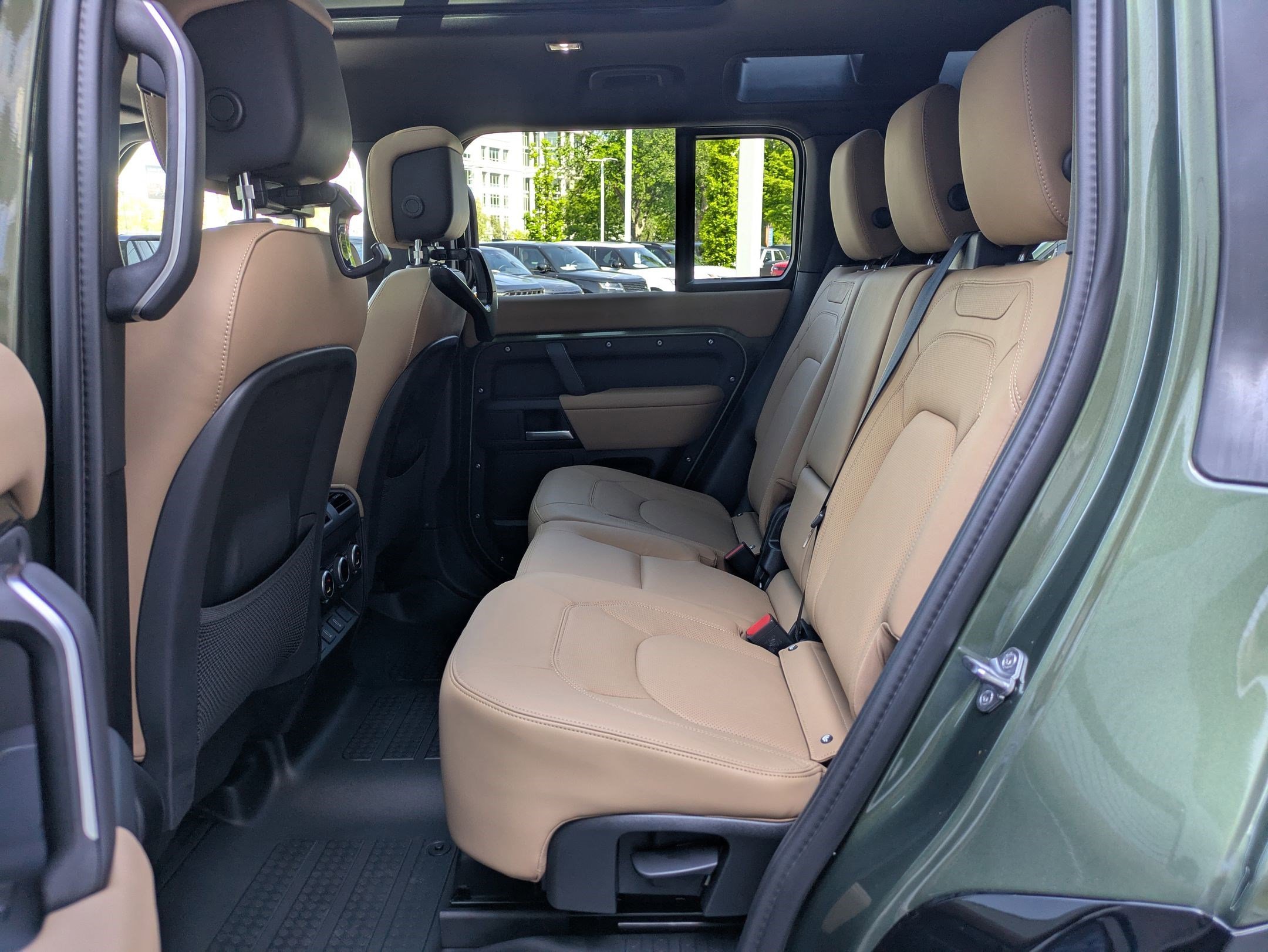 2026 Land Rover Defender X-Dynamic SE - Photo 29
