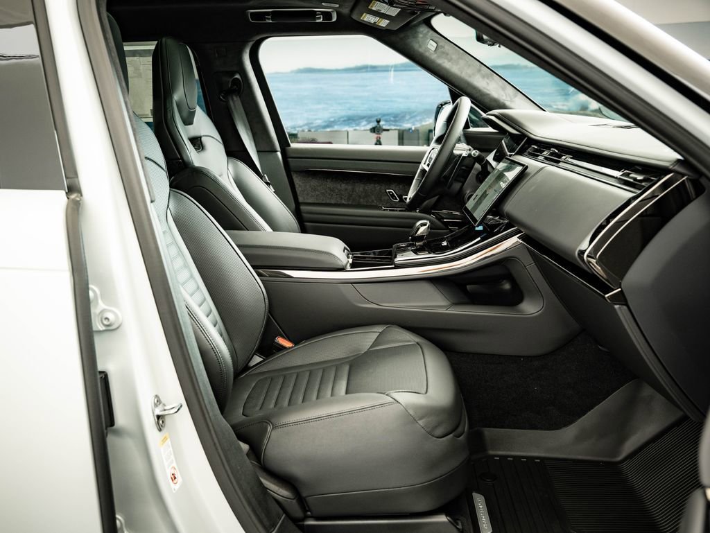 New 2026 Ethereal Frost Satin LAND ROVER  image 24