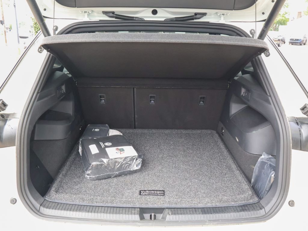 New 2026 White Volkswagen 2.0T SE R-Line Black image 10