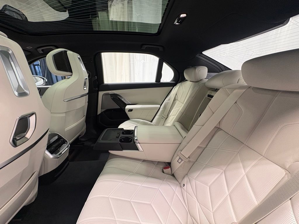 Used 2026 Gray BMW 760i xDrive image 18