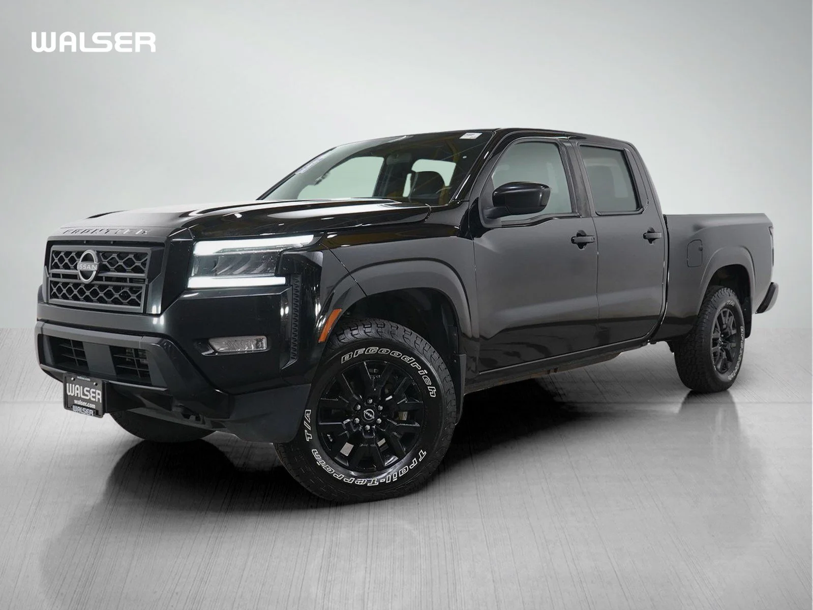 Used 2023 Black Nissan Crew Cab 4x4 SV Auto Long Bed image 1