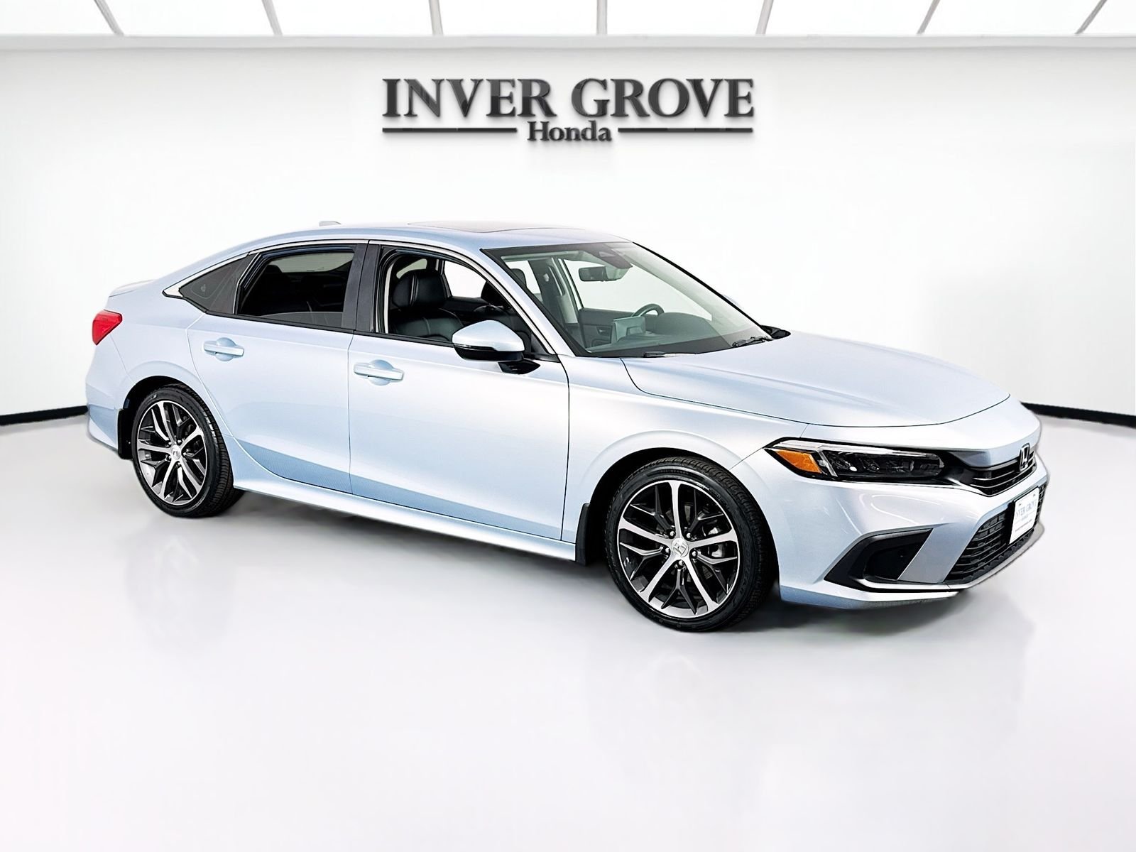Used 2023 Morning Mist Metallic Honda Touring image 3