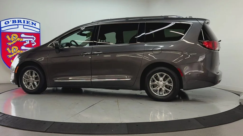 Used 2020 Crystal Metallic Chrysler Touring L image 7